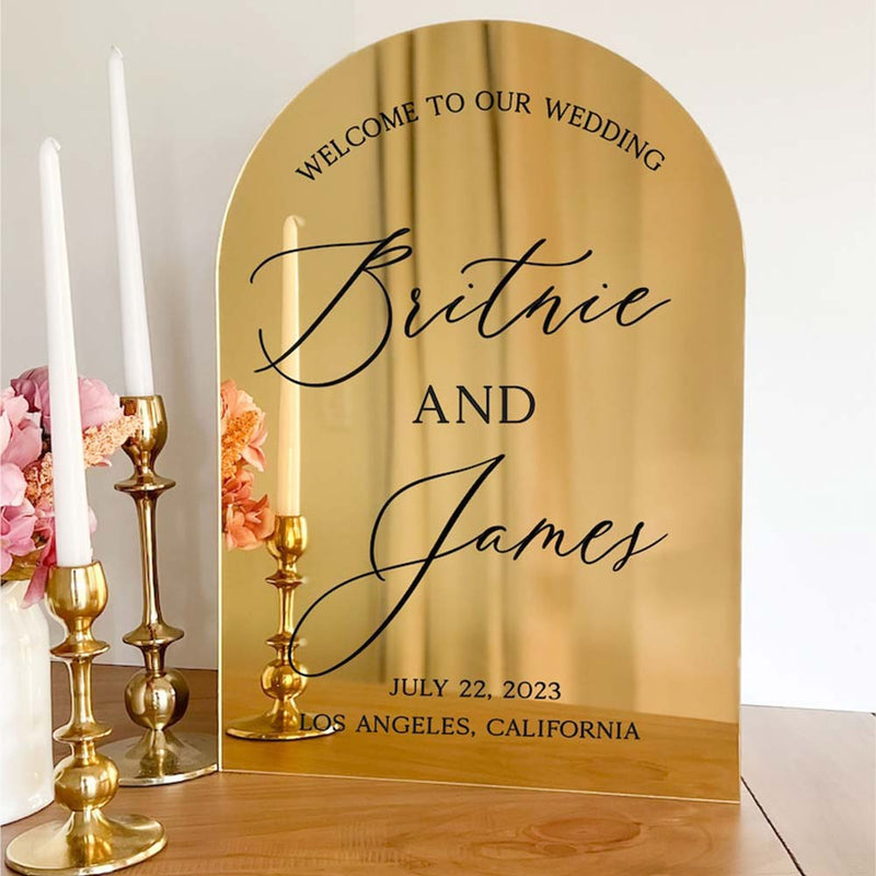 Personalized wedding acrylic sign in mirrored gold acrylic with 3D letter in different colors in Morocco 