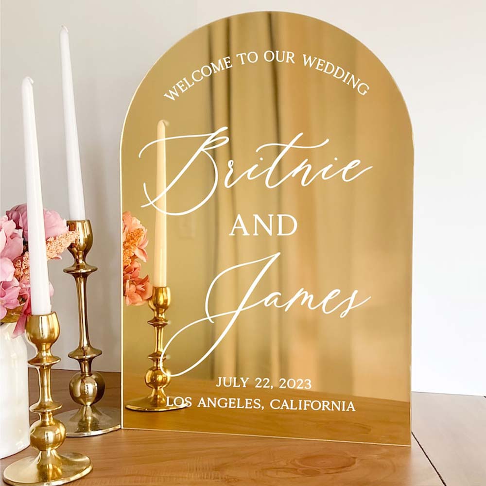 Personalized wedding acrylic sign in mirrored gold acrylic with 3D letter in different colors in Morocco 