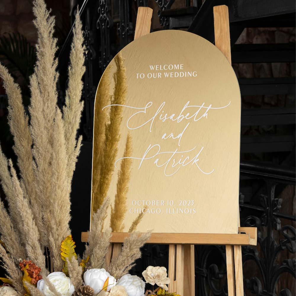 Personalized wedding acrylic sign in mirrored gold acrylic with 3D letter in different colors in Morocco 