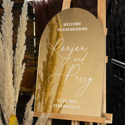 Personalized wedding acrylic sign in mirrored gold acrylic with 3D letter in different colors in Morocco 