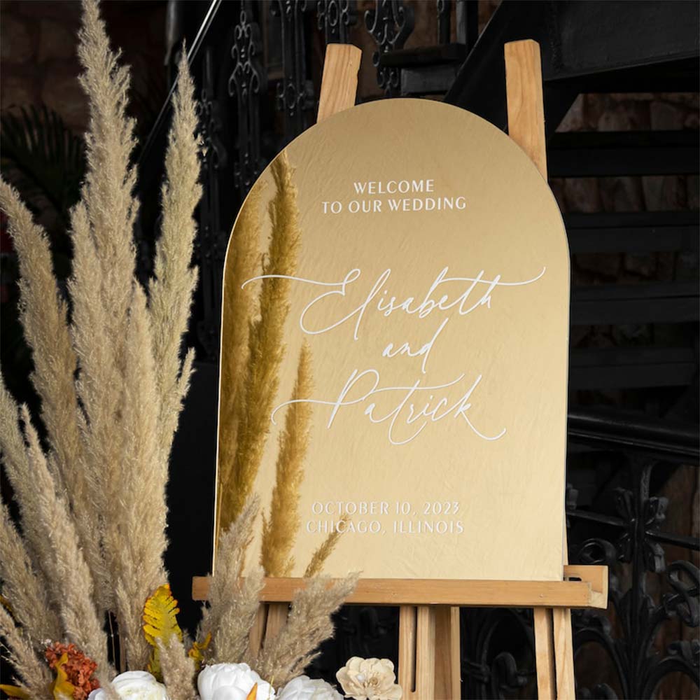 Personalized wedding acrylic sign in mirrored gold acrylic with 3D letter in different colors in Morocco 
