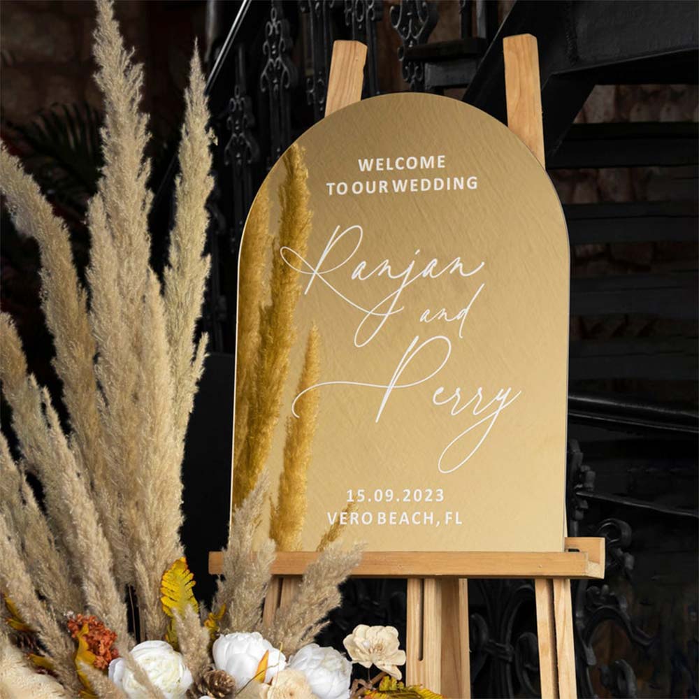 Personalized wedding acrylic sign in mirrored gold acrylic with 3D letter in different colors in Morocco 