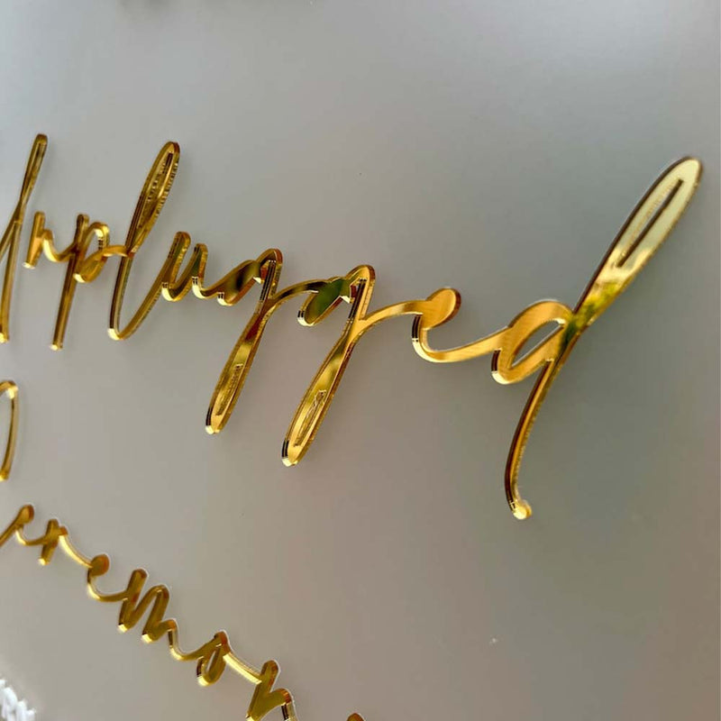 Enseigne rectangulaire acrylique mariage personnalisé en Acrylique Transparente satinice avec 3D letter en différentes couleurs au Maroc.