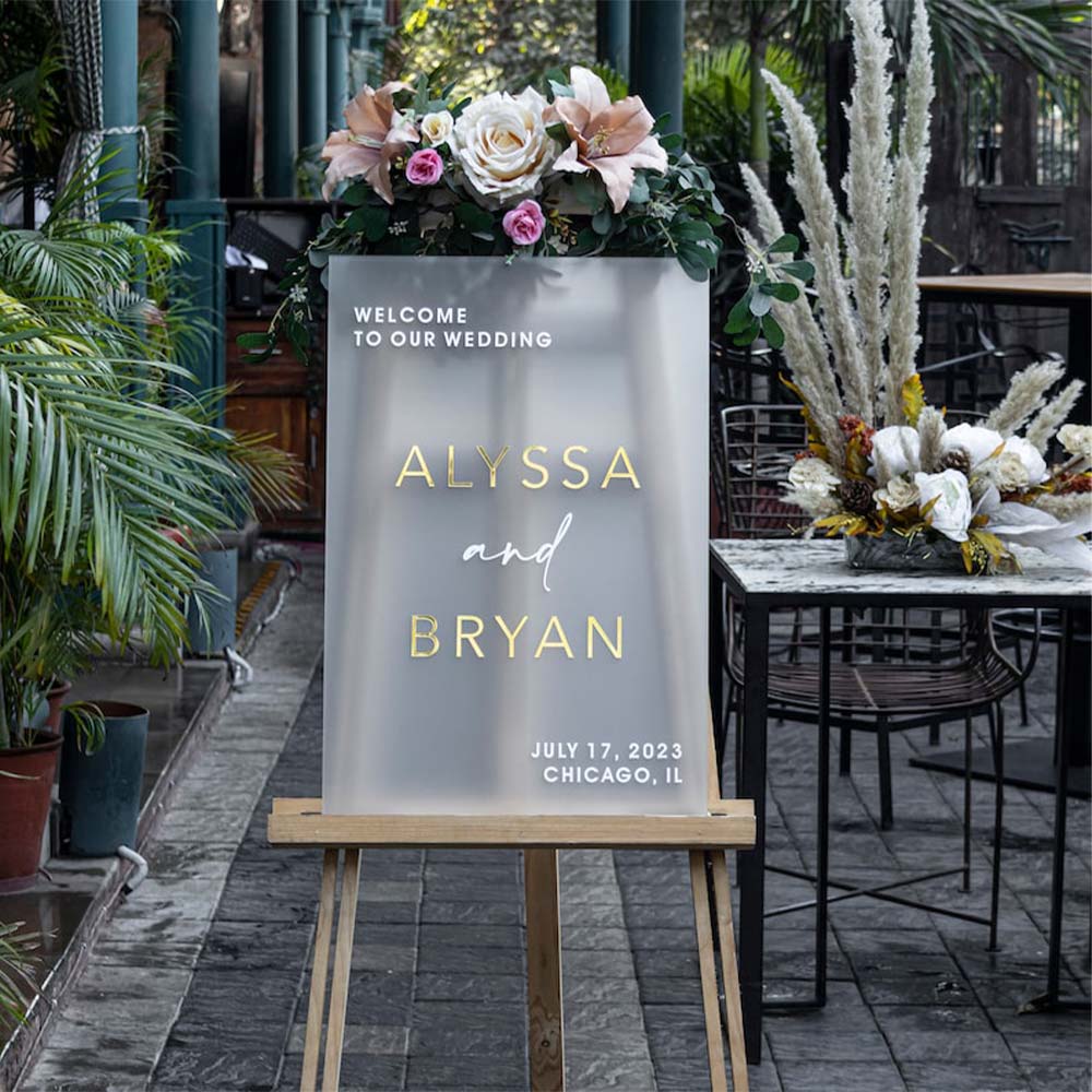 Rectangular acrylic wedding sign personalized in Transparent Satinice Acrylic with 3D letter in different colors in Morocco. 