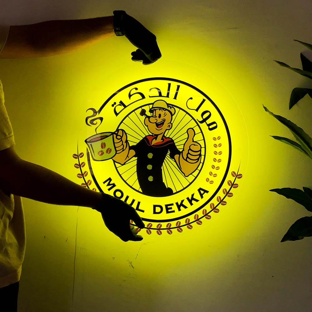 Enseigne en acrylique personnalisé Transparent avec lettrage 3D doré rétroéclairé - signe acrylique au Maroc