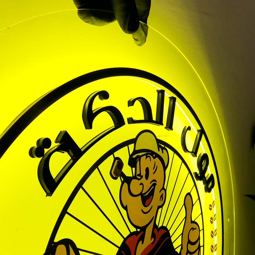 Enseigne en acrylique personnalisé Transparent avec lettrage 3D doré rétroéclairé - signe acrylique au Maroc