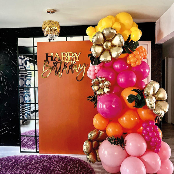 Enseignee d'anniversaire en acrylique "happy birthday" au Maroc