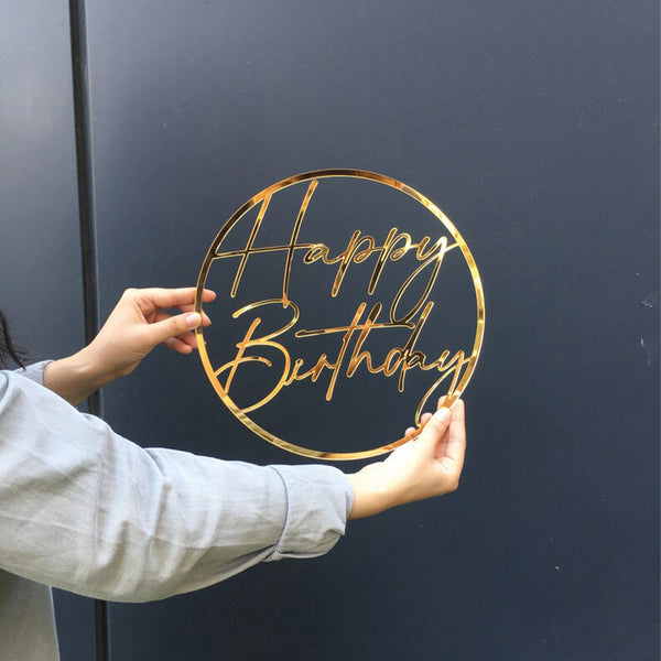 Enseigne d'anniversaire en acrylique "happy birthday" au Maroc